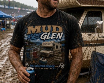 Maglietta Mud At The Glen, maglietta per sopravvissuti al weekend di gara, maglietta da campeggio nel fango, maglietta per appassionati di corse di Watkins Glen, NY, maglietta per appassionati di sport motoristici, campeggio, weekend nel fango