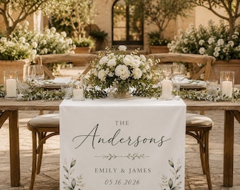 Runner da tavola personalizzato per matrimoni, decorazione floreale con verde per il ricevimento, runner personalizzato con i nomi di famiglia, regalo di nozze rustico in vigneto per la coppia