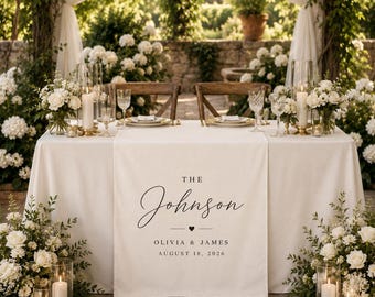 Runner da tavola personalizzato per matrimoni, decorazione personalizzata con i nomi degli sposi, tovaglia minimalista per il tavolo principale del ricevimento, elegante idea regalo per feste di anniversario.