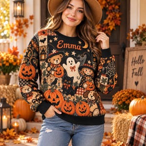 Suéter de Halloween personalizado con estampado vintage de calabaza, fantasma y gato, estilo otoño.