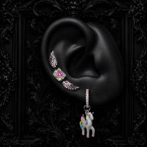 Conjunto de pendientes de unicornio gótico, pendiente de ala de cristal plateado, pendiente colgante de unicornio pastel, pendiente de gema Aurora rosa, regalo de joyería Fairycore