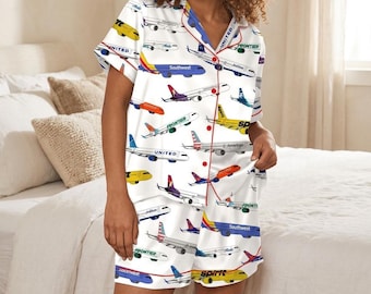 Flygplansmönstrat pyjamaset, miljövänliga damsovkläder, present till flygentusiaster, kortärmade pilotpyjamas.