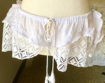 Minissaia micro de fada com cinto, estilo boho-chic reciclado para festivais.