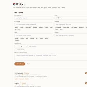 Pu&ograve; includere: Un'interfaccia digitale per Drink Recipes Studio che mostra un archivio di ricette. Lo schermo presenta campi di inserimento per nome, tipo, bicchieri, guarnizione, base e fonte, insieme a un elenco di ingredienti e una sezione per le istruzioni.