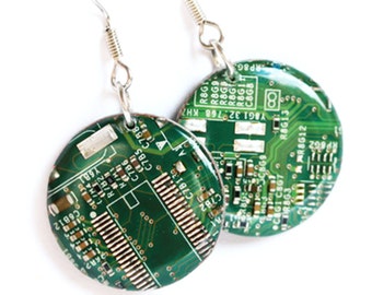 Circuit board earrings - Geeky earrings - recycled computer - round dangle earrings - 23 mm, resin