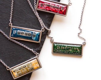 Collar de placa de circuito REAL, rectángulo pequeño, regalo para nerd de computadoras, placa base de computadora reciclada - recomputing