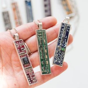 Véritable collier de carte de circuit imprimé, cadeau pour technicien, geek informatique, bijoux de carte mère recyclés