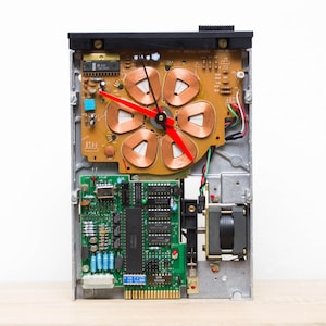 Desk clock made with recycled 5.25 Computer floppy drive, vintage FDD clock - c1651