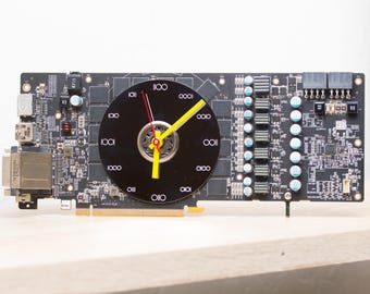 Bureauklok voor geeky office: gerecyclede zwarte grafische kaart