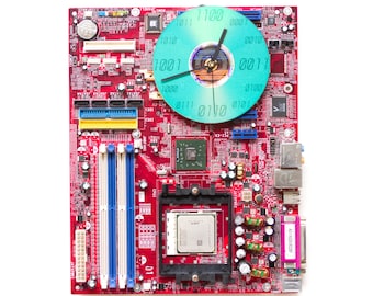 Unieke rode wandklok, gerecyclede computerklok, housewarmingcadeau, rode moederbordwandklok