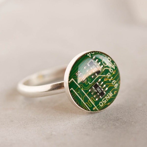 Bague en argent sterling avec véritable morceau de circuit imprimé recyclé