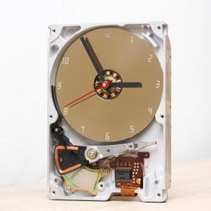 Desk clock made of a recycled Computer hard drive - HDD clock - father&#39;s day gift, computer geek gift