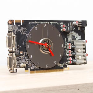 Horloge de bureau pour bureau geek - Carte graphique noire recyclée