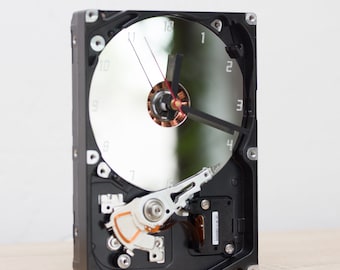 Bureauklok gemaakt met gerecyclede harde schijf van de computer, HDD-klok, cadeau voor vader, uniek cadeau voor nerds, afstudeercadeau