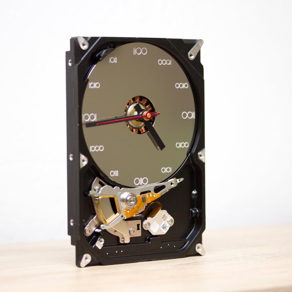 Reloj de escritorio hecho con disco duro de computadora reciclado reloj HDD regalo para papa regalo unico para geek regalo de graduacion Etsy Espana