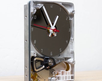 Desk clock made with recycled Computer hard drive, HDD clock, gift for dad, unique gift for geek, graduation gift - c9394