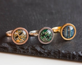 Pierścień Geeky z elementem płytki drukowanej, różne kolory