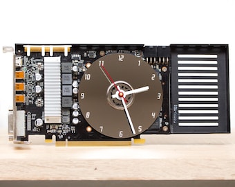 Bureauklok voor geeky office: gerecyclede zwarte grafische kaart