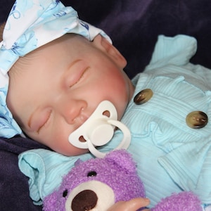 Painted Finished Reborn 2 to 8 Pounds Lifelike Baby Doll 20” Weighted Newborn Baby Heavy Dolls For Children Child Friendly Gifts For Girls