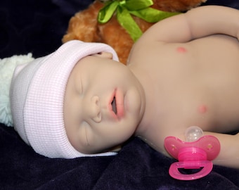 Full Platinum Silicone Reborn Baby Doll: Lifelike Weighted Newborn 18"