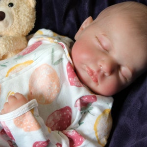 Painted Finished Reborn 2 to 8 Pounds Lifelike Baby Doll 20” Weighted Newborn Baby Heavy Dolls For Children Child Friendly Gifts For Girls
