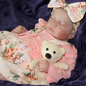 Painted Finished Reborn 2 to 8 Pounds Lifelike Baby Doll 20” Weighted Newborn Baby Heavy Dolls For Children Child Friendly Gifts For Girls