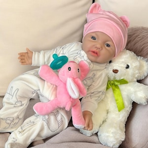 17 inch 6.1 lbs Platinum Full Silicone Doll With  Open Mouth To take a Pacifier Has a Squishy Body