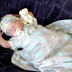 2 to 8 Pounds Lifelike Reborn Baby Doll 20” Weighted Newborn Baby Girl/Boy Soft Heavy Baby Dolls For Children Child Friendly Gifts For Girls