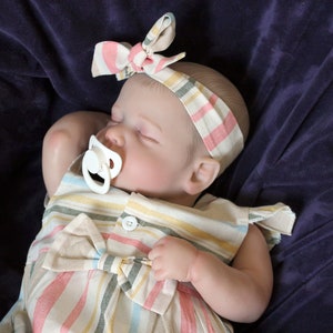 Lifelike Reborn Baby Doll 20” 2 to 8 Pounds Weighted Newborn Baby Girl/Boy Soft Heavy Baby Dolls For Children Child Friendly Gifts For Girls