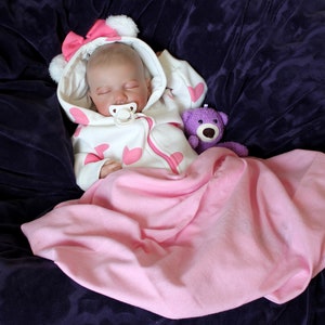 Painted Finished Reborn 2 to 8 Pounds Lifelike Baby Doll 20” Weighted Newborn Baby Heavy Dolls For Children Child Friendly Gifts For Girls