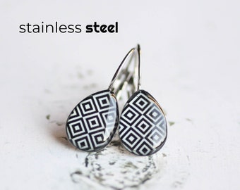 Pendientes colgantes de gota geométrica, Pendientes de acero inoxidable, Blanco y negro, Pendiente de clip francés elegante y diminuto en forma de gota, regalo para ella