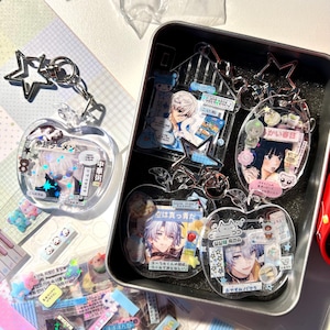 Benutzerdefinierte Deco Schlüsselbund Charakter Anime/Kpop/Promi Schmuckstücke Charme japanisch Kawaii (personalisiertes Design)