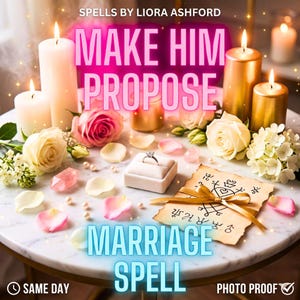 Puede incluir: Una mesa de mármol blanco presenta un anillo en una caja, velas, rosas rosas y blancas, y un pergamino con símbolos. El texto dice: SPELLS BY LIORA ASHFORD, MAKE HIM PROPOSE, MARRIAGE SPELL, SAME DAY y PHOTO PROOF. Incluye perlas dispersas.