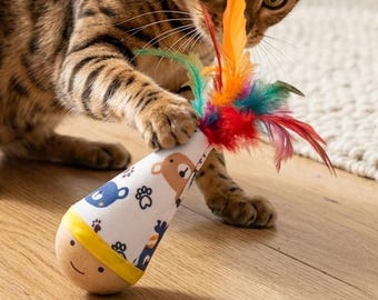 Interactive Wobble Cat Toy with Feather Accents - Sustainable Handmade Pet Gift