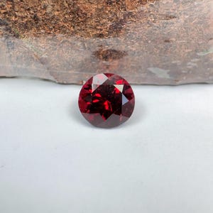Granato naturale malese del Madagascar 1,20 ct rotondo 6,50 mm lente d'ingrandimento pietra preziosa rossastra pura rara granato taglio di precisione pietra centrale per gioielli pregiati