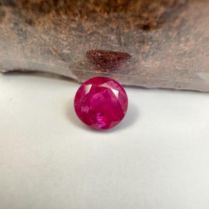 Natural Madagascar Ruby Round Cut Ruby 5.35mm 0.75 Ct No Heat Ruby Unheated Ruby UV Fluorescent Loose Ruby Gemstone July Birthstone 1 Piece