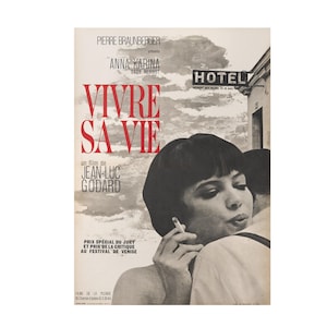 Könnte beinhalten: Vintage Filmplakat für "Vivre Sa Vie" mit Anna Karina. Das Plakat zeigt ein Schwarz-Weiß-Bild einer rauchenden Frau. Der Titel "Vivre Sa Vie" ist rot, mit weiterem französischen Text.
