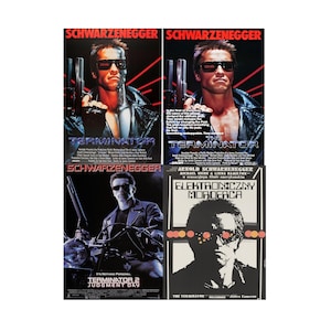 Può includere: Quattro manifesti cinematografici con Arnold Schwarzenegger della serie Terminator. I manifesti mostrano diverse scene, tra cui Schwarzenegger che tiene in mano una pistola e guida una moto. I manifesti hanno i titoli dei film e il nome dell'attore.