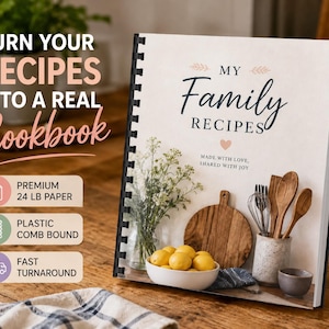 Könnte beinhalten: Ein Kochbuch mit dem Titel "My Family Recipes" mit Spiralbindung, Text und einem Herzsymbol. Das Bild zeigt eine Schüssel mit Zitronen, Holzutensilien und ein Schneidebrett. Der Text lautet "Turn Your Recipes Into a Real Cookbook."