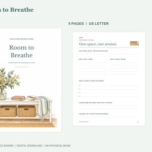 Op de afbeelding: Een digitale planner voor huisorganisatie getiteld Room to Breathe, met een voorpagina met een illustratie van een witte bank en een binnenpagina getiteld One space, one session met lijnen voor datum, tijd en taken.