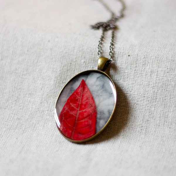 pressed leaf necklace red autumn fall colors handmade resin jewelry woodland beautiful pendant natural botanical jewelry