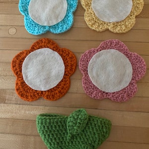 Sous-bocks fleuris, ensemble de sous-bocks fleuris au crochet, sous-bocks fleuris au crochet avec panier, lot de 4 sous-bocks, sous-bocks fleuris au crochet, cadeau pour maman image 4