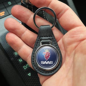 Portachiavi Saab personalizzato, accessorio regalo unico, logo 3D con finitura in resina epossidica, foto in pelle, regalo aziendale, portachiavi fatto a mano