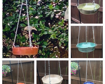 Bain d’oiseaux sur commande - Mangeoire à oiseaux suspendue - Décoration de jardin en forme de trèfle - Art de jardin - Choisissez votre couleur - Céramique et poterie modernes