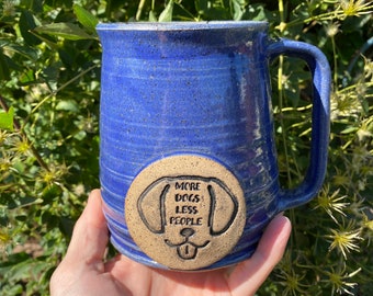 Plus de chiens tasse à café prêt à expédier - idée cadeau - 16 oz- image de timbre amoureux des chiens - amoureux des chiens - tasse à café moderne - céramique - poterie - grès