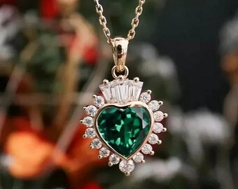 Grüner Smaragd Halo-Anhänger im Herzschliff: 14K Roségold überzogen, 8 MM, Hochzeitsanhänger