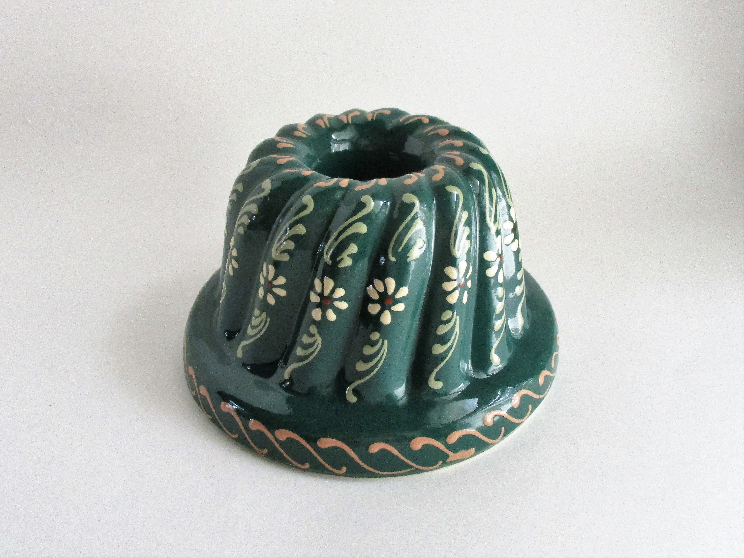 Vintage Jello Mold Pottery Ceramic Bundt Cake Pan Hand Painted Kitchen  Decor Wall Hanging 