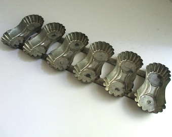 Antique Tin Tart Pan 6 Fluted Attached Molds