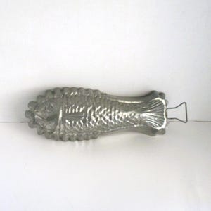 Vintage Kreamer Fish Mold Tin