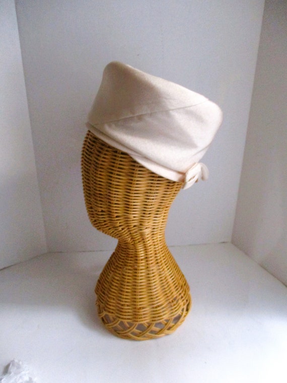 Vintage Ladies Hat Beige Shimmer Fabric Bow